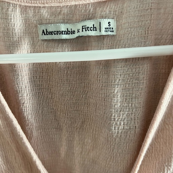 Abercrombie and fitch light pink blouse size small - Picture 2 of 3